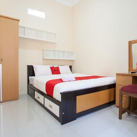 Отель Reddoorz Syariah Near Untag Banyuwangi Баньюванги Экстерьер фото