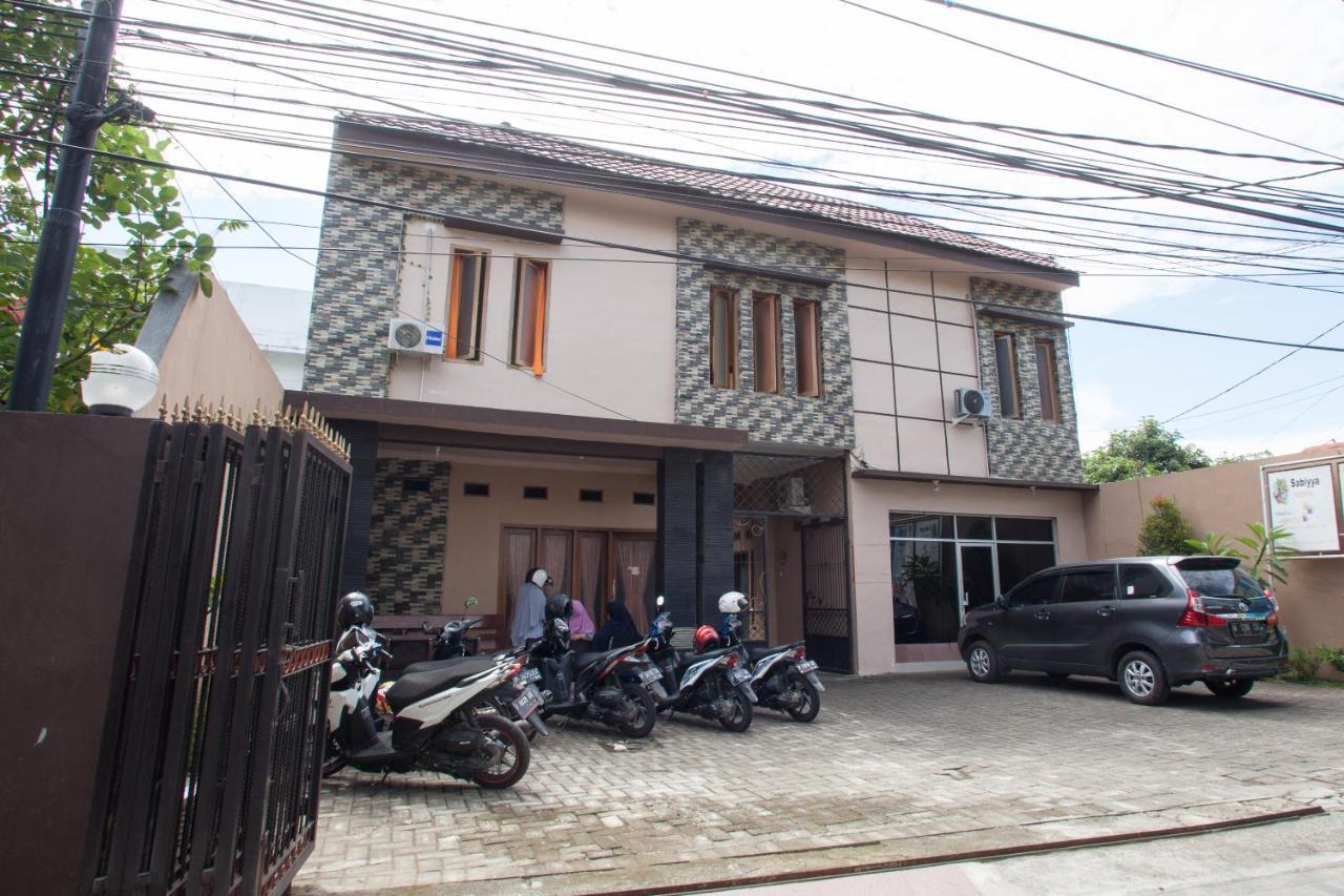 Отель Reddoorz Syariah Near Untag Banyuwangi Баньюванги Экстерьер фото