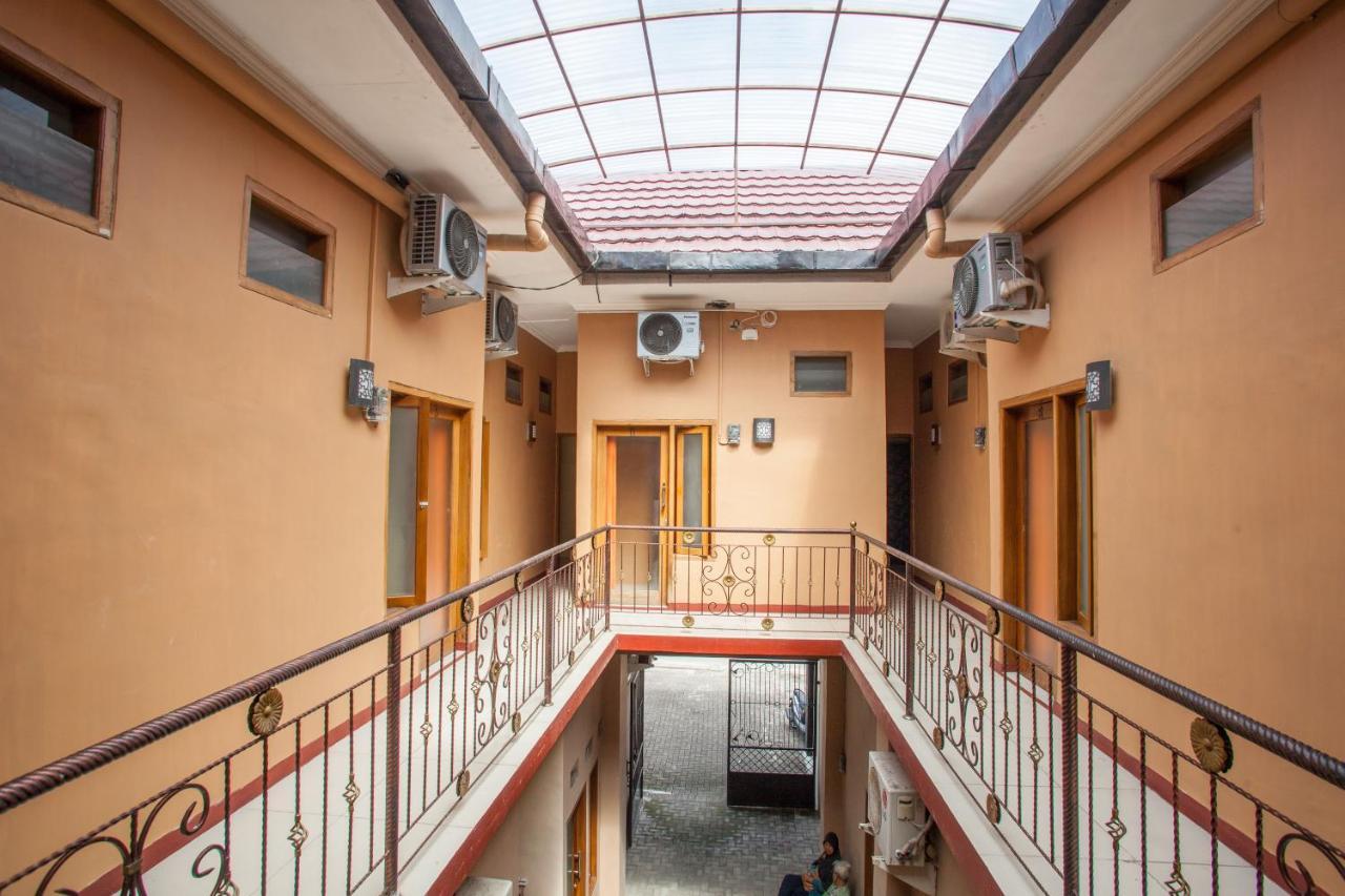 Отель Reddoorz Syariah Near Untag Banyuwangi Баньюванги Экстерьер фото